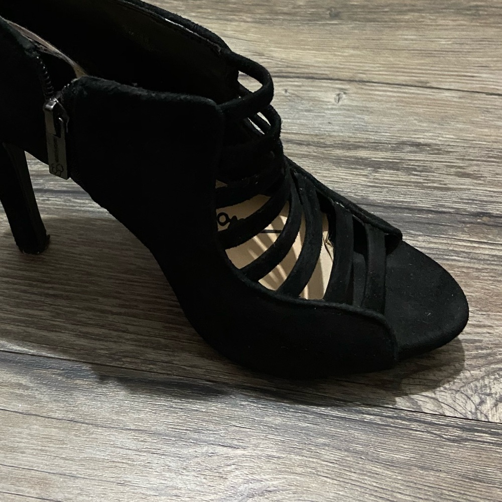 Heels - Picture 4 of 4